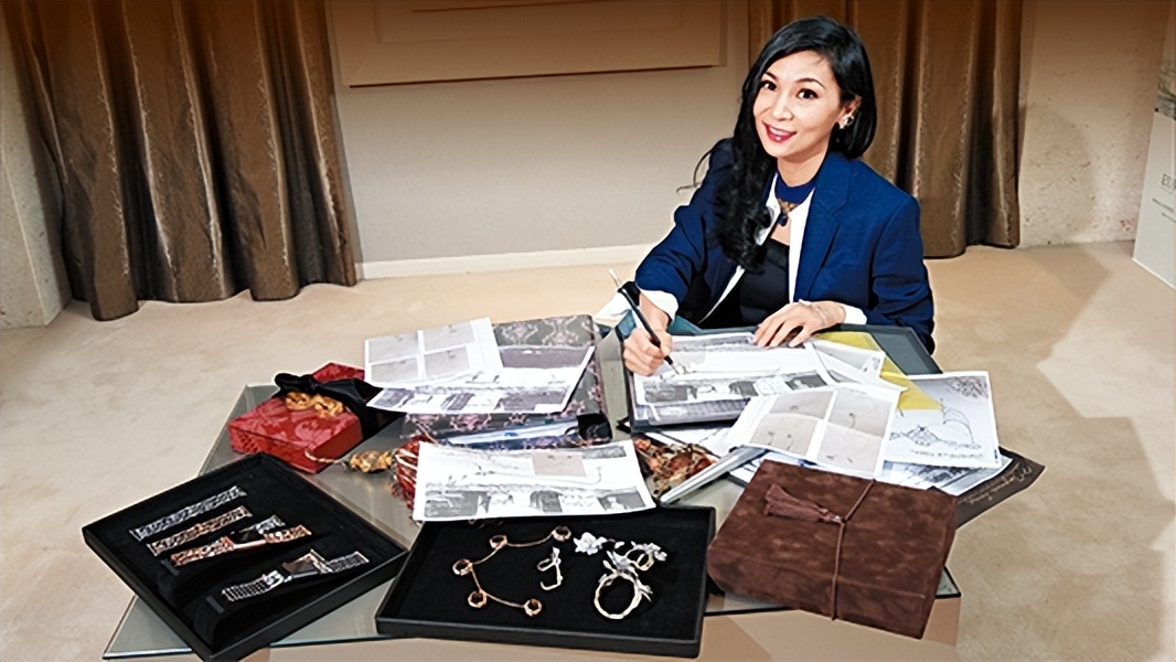 香港名媛鄙视链：深扒不是老钱却站在顶端的眼镜店老板娘邱李茂琪