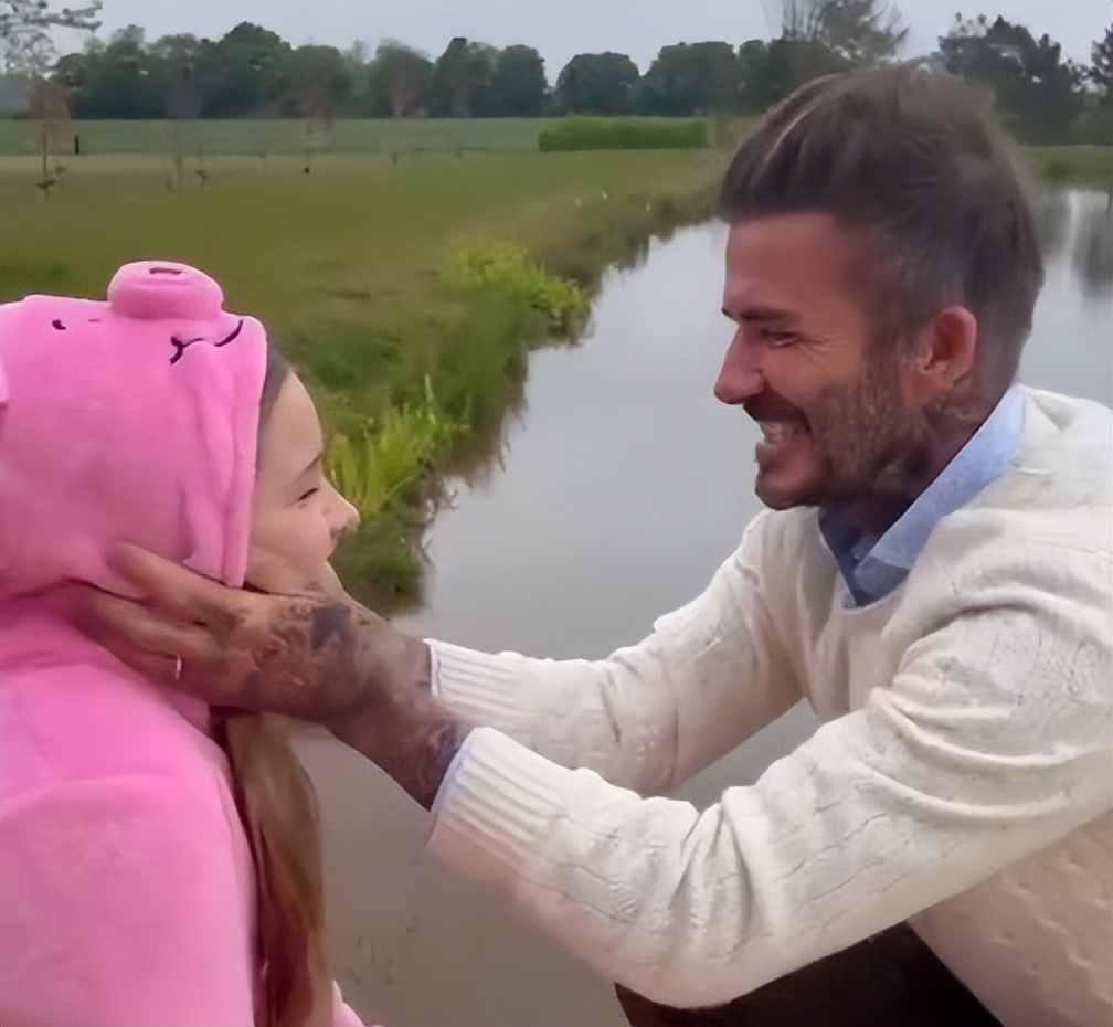 贝克汉姆与11岁女儿亲嘴庆生，23岁长子拥吻爱妻，醉酒丑态曝光