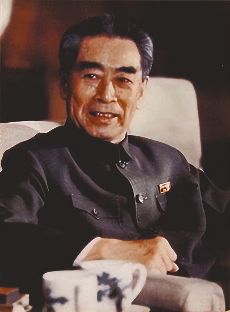 周总理逝世3小时后遗体被解剖，医生泪如雨下：总理该有多痛啊！