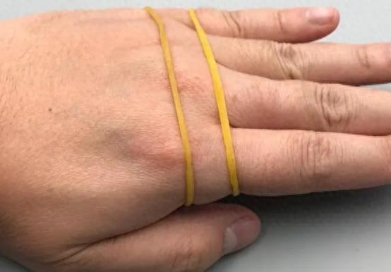 家里地面头发特别多怎么办,地板上有头发用什么方法处理最好