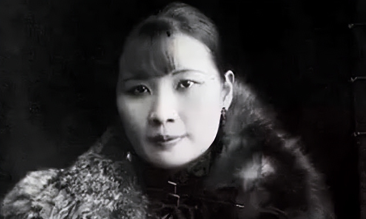 蒋介石到底有多风流？贴身秘书晚年披露真相，宋美龄做法令人叫绝