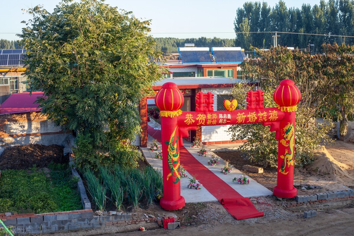 42岁保姆每月工资8000元却要哄睡,住家保姆哭诉