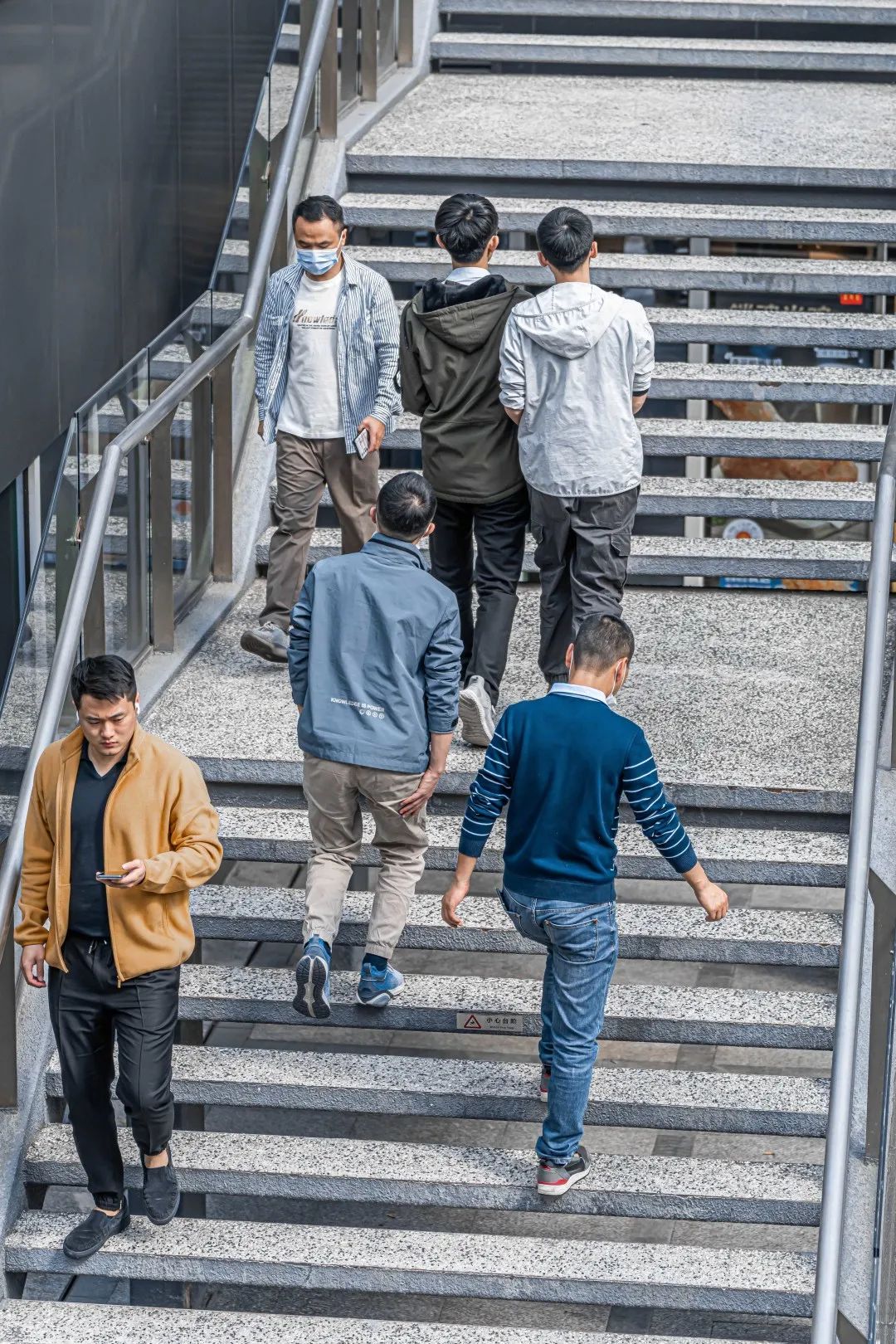 “别的区猪脚饭,南山区保时捷”,南山成了流调天花板?