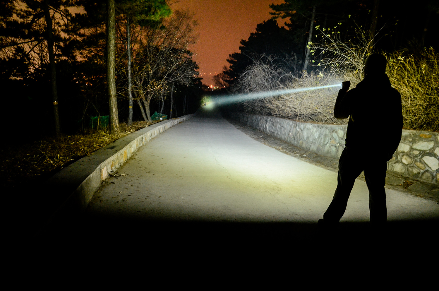 迈特明酷fw3白激光手电,迈特明酷虎头2号手电10000流明