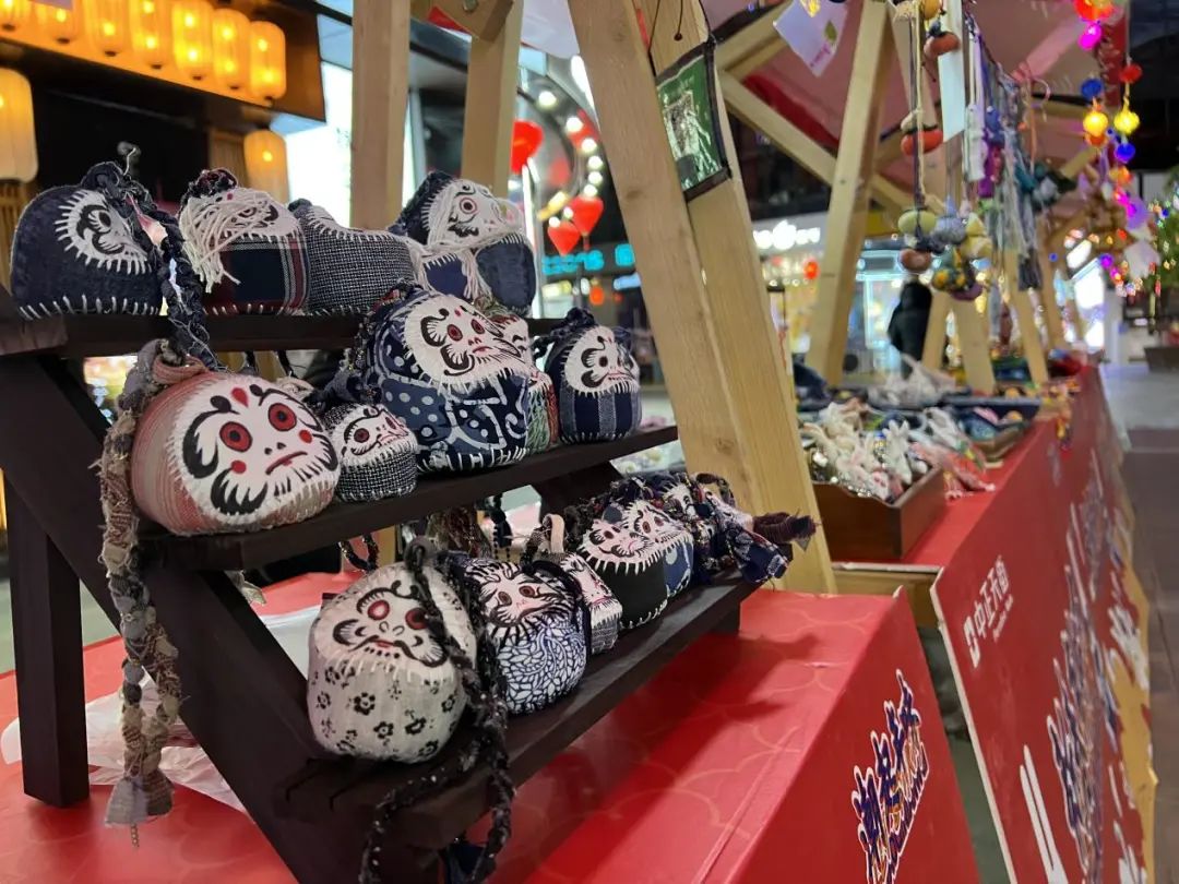 太原中正天街红色景观,太原中正天街晚上