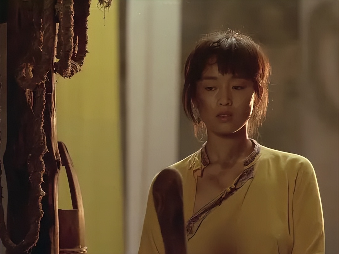 *窥偷**、*虐性**、不伦恋，这部90年代的电影戳破了压抑扭曲的人性欲望