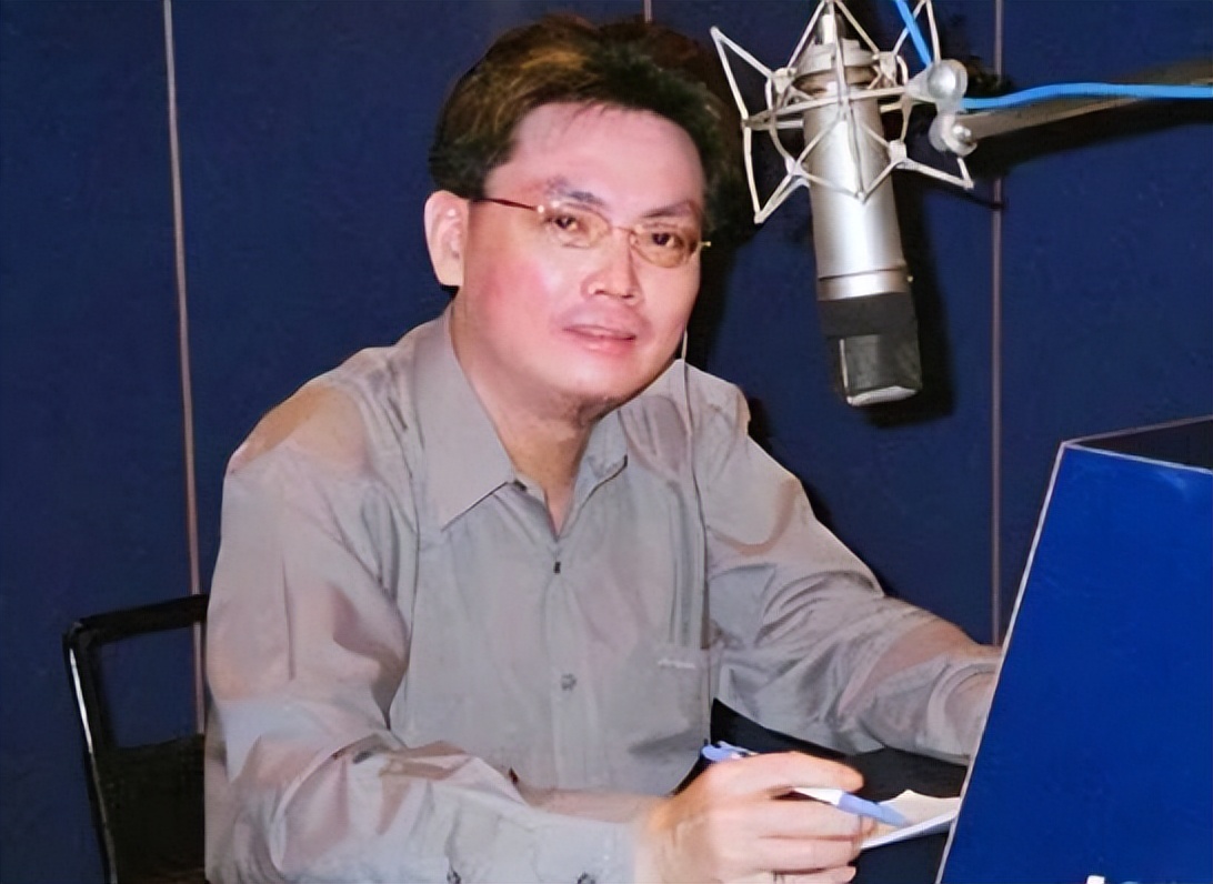 周星驰配音演员石班瑜图片,周星驰的配音演员姜晓亮长相