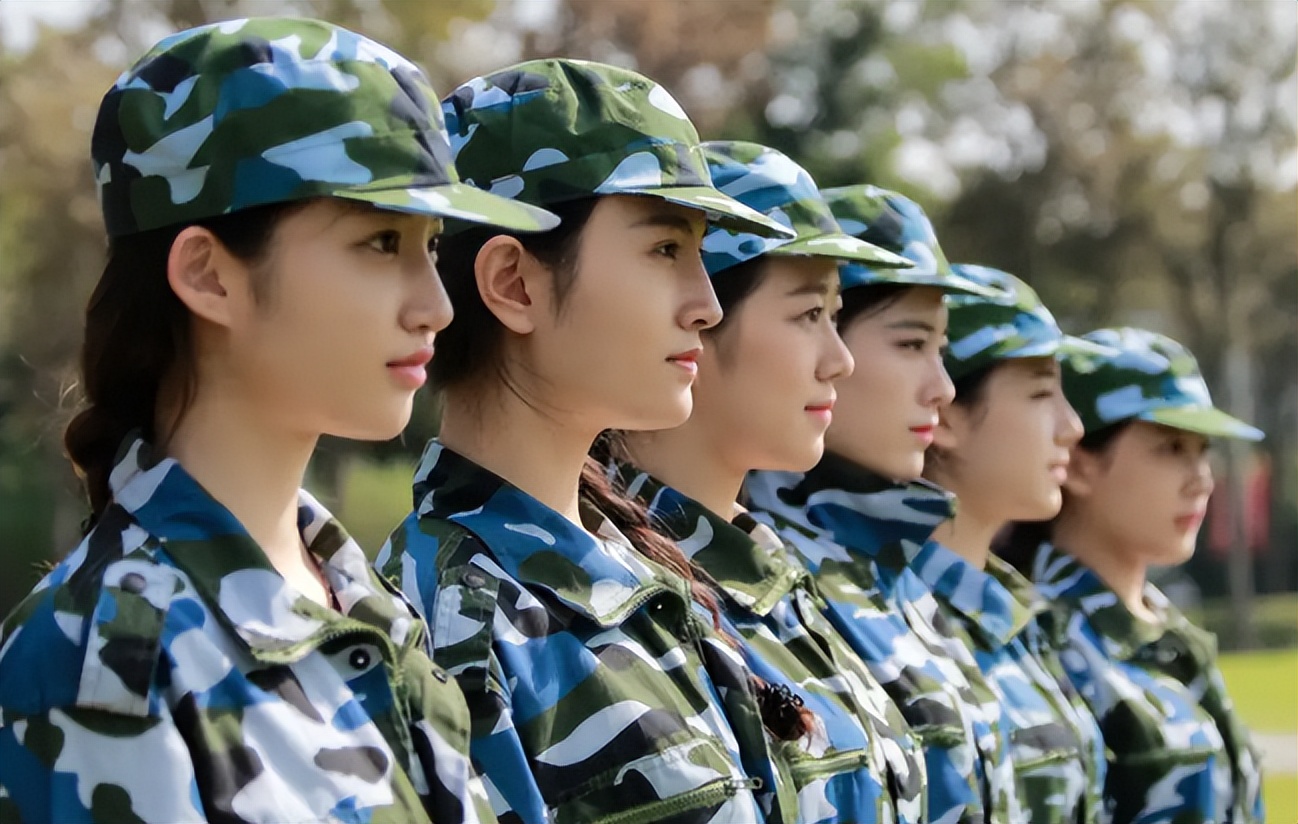 军训时教官逼学员喝烟灰水后续,校园回应教官逼学校喝烟灰水