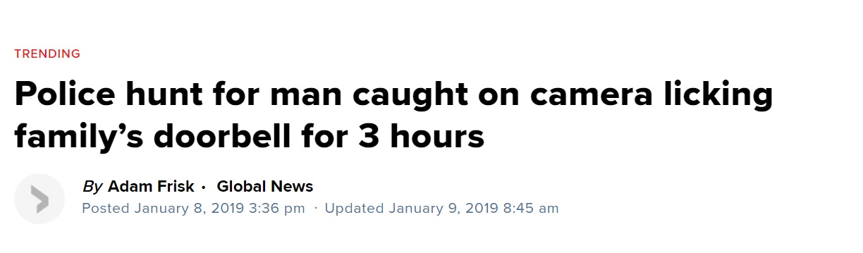 挖掘机抓玩具,挖掘机抓着飞机在飞的视频