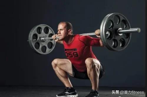 杠铃蹲要数量还是质量,杠铃箭步蹲和杠铃深蹲哪个好