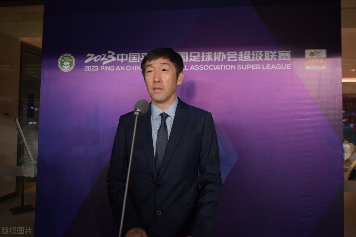 主裁判刘威6次争议判罚,中超山东泰山队天津主裁刘威