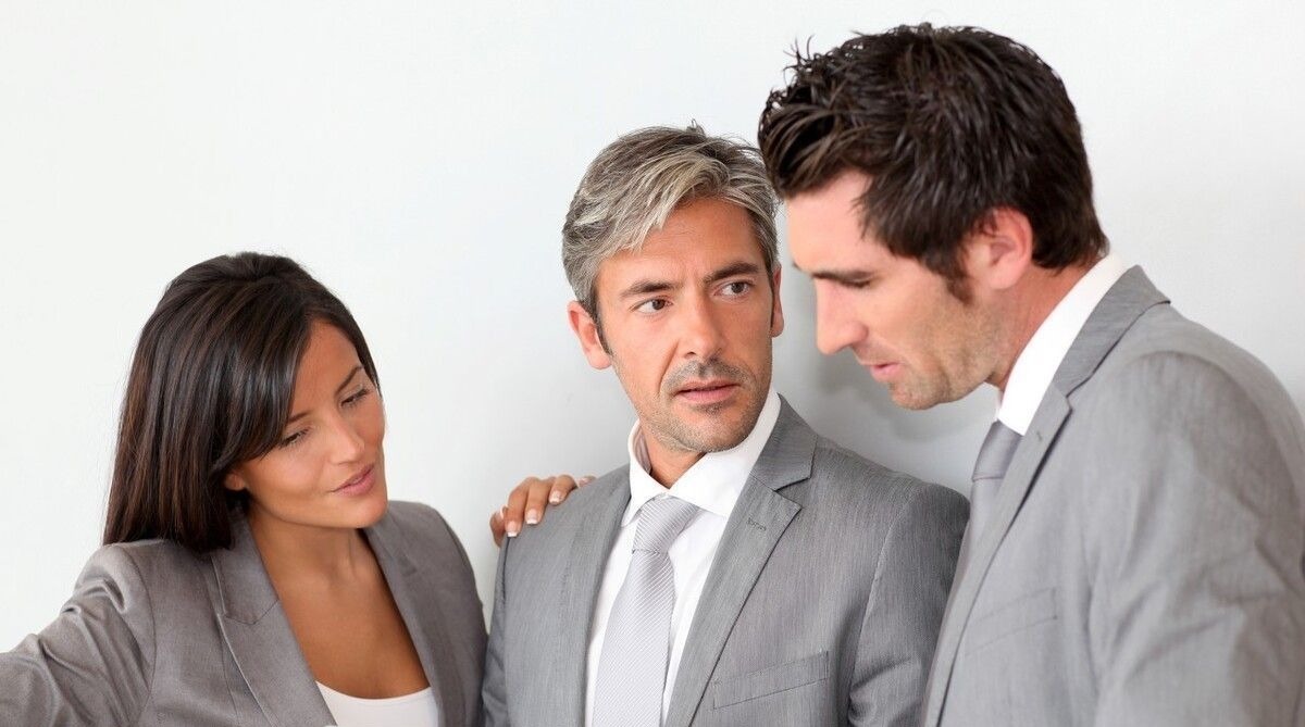 如何应对被同事排挤,怎么跟被孤立排挤的同事相处