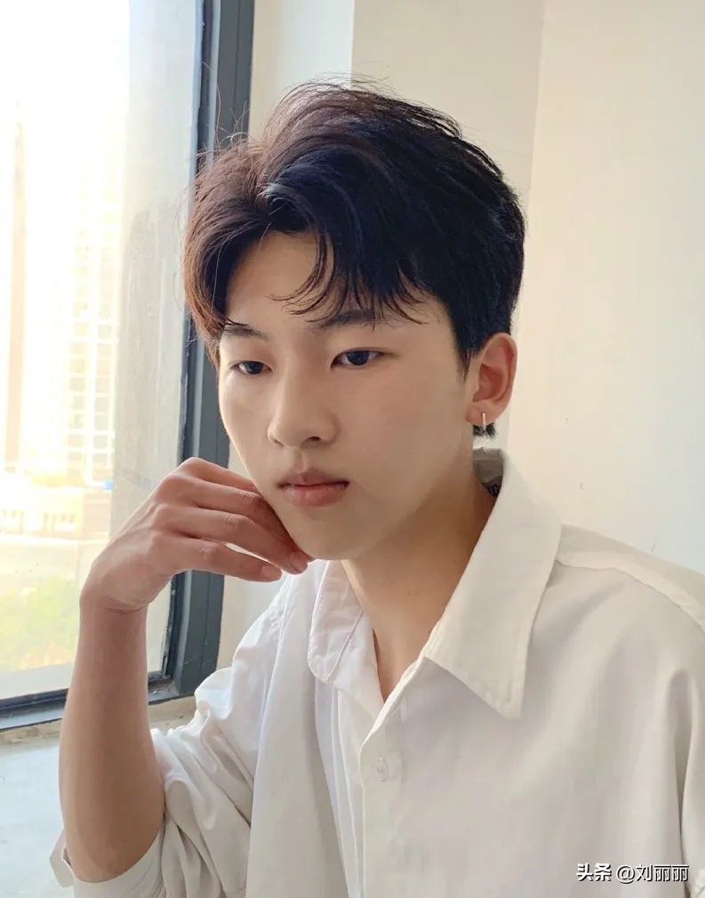 男士帅气发型每个男士都应该尝试,清爽帅气又好看的男士发型