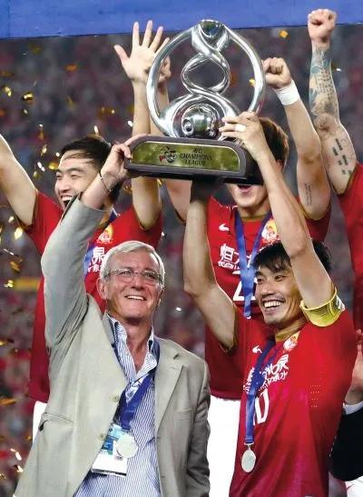 有的人只要站在那里就赢了,有的人只要站在那就已经很耀眼了