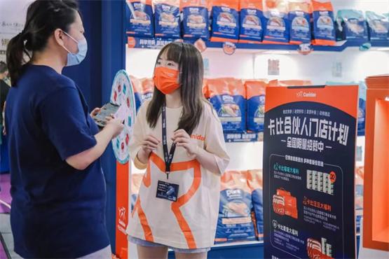 美国卡比惊艳亚宠展：洞察市场全新升级，新品即将上市