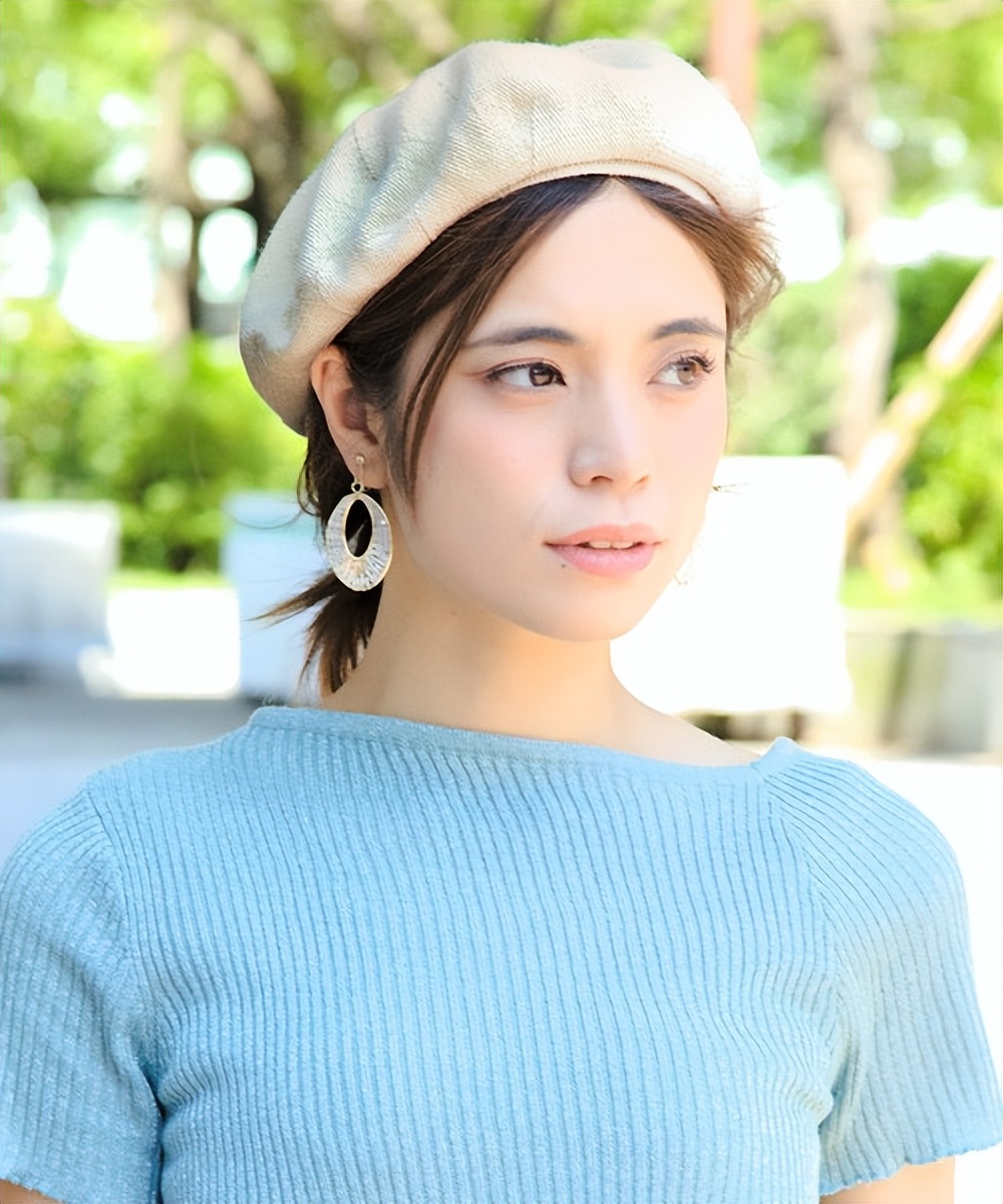 帽子怎么戴才能不压刘海,帽子怎么戴不压刘海