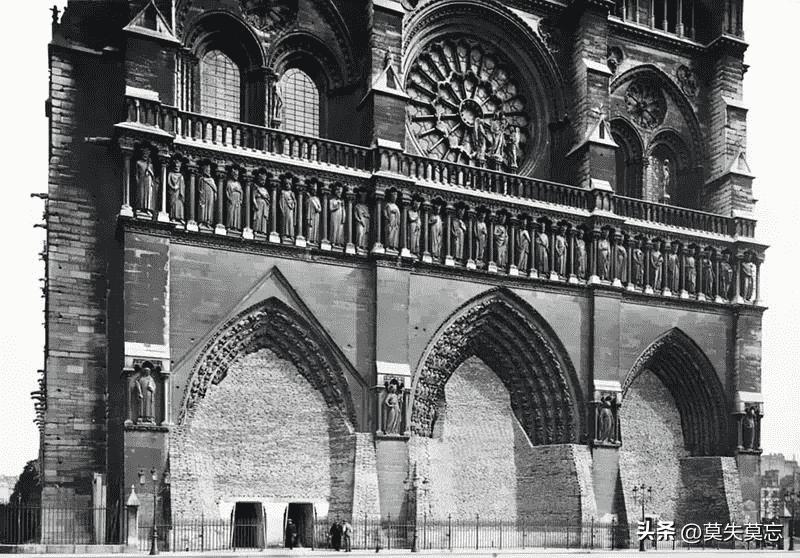 侵华日军残酷*行暴**，女子为活命脱下衣服让日本人拍摄，*辱侮**至死3