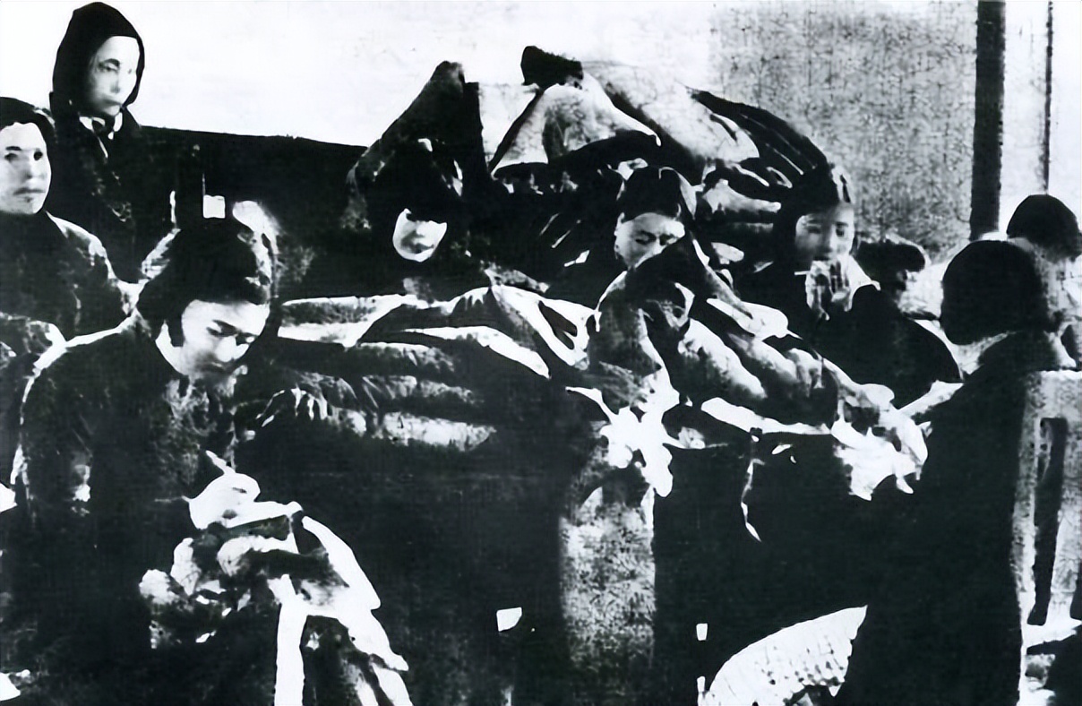 “巾帼女英雄”刘桂贞：肠子流出2寸坚持战斗，被授予上尉军衔！