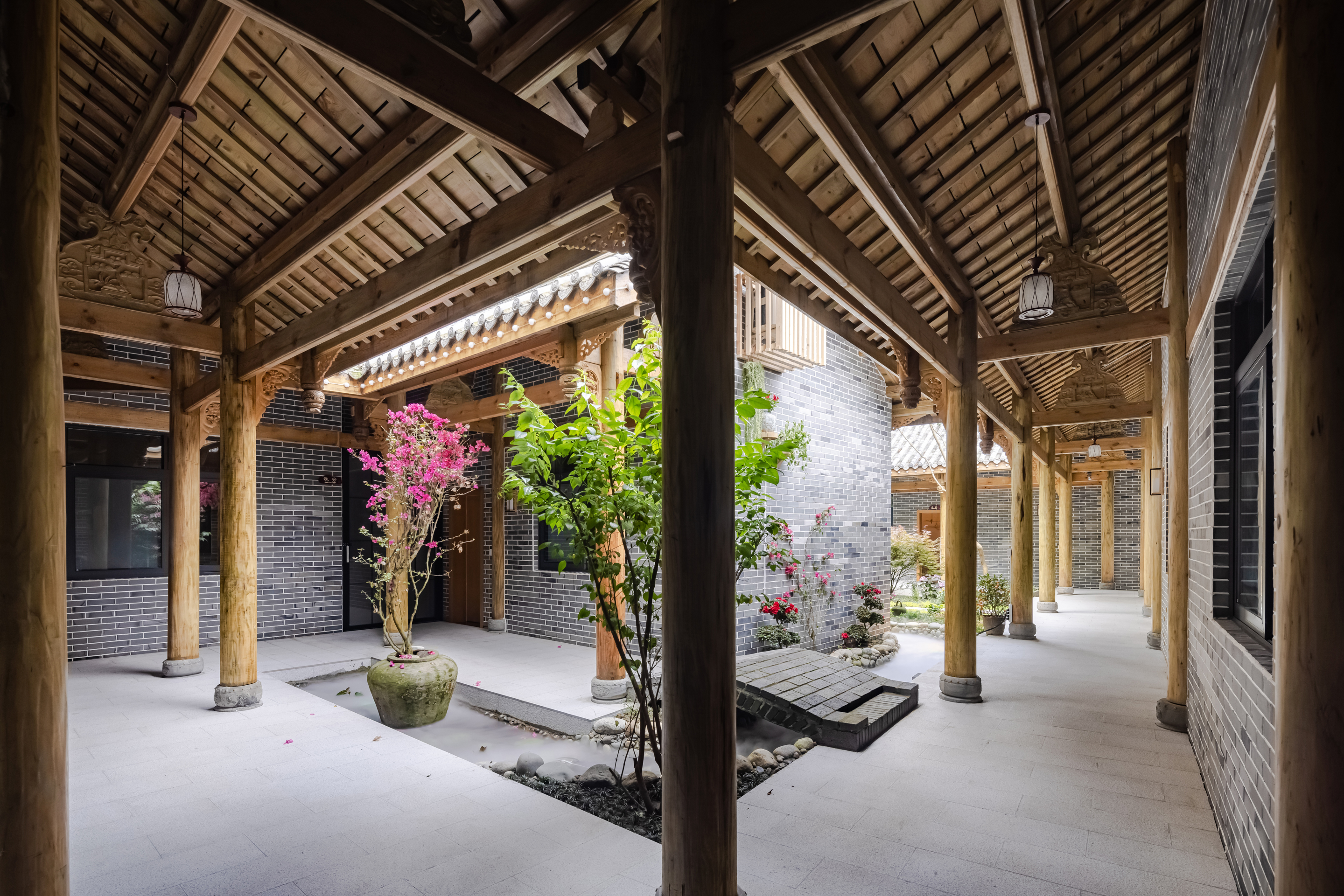 跟中介租的房子能找房东么,出租屋找中介还是直租