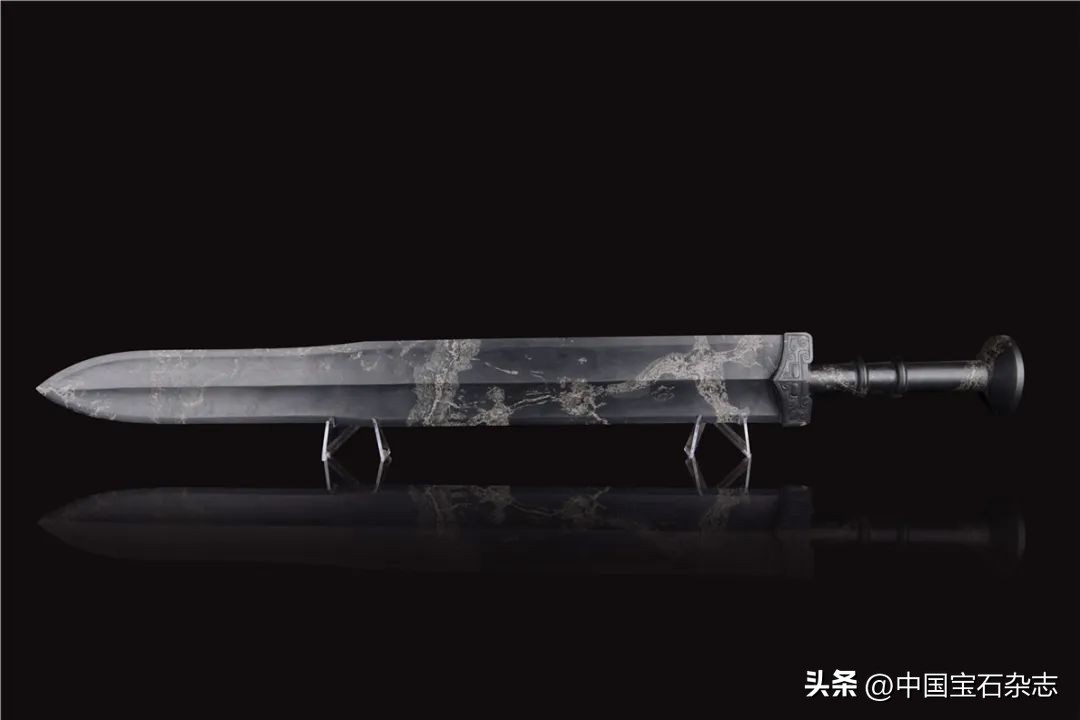 青铜化玉现状图片,青铜化玉石特点