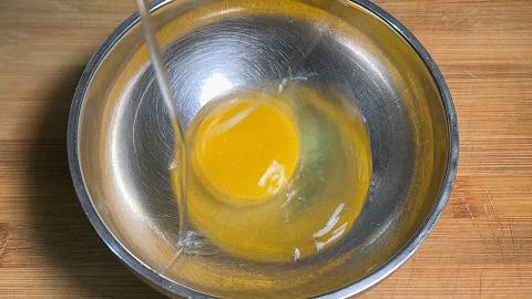 吃螺蛳粉必吃的炸鸡蛋,自己动手煮螺蛳粉夜宵味道好极了