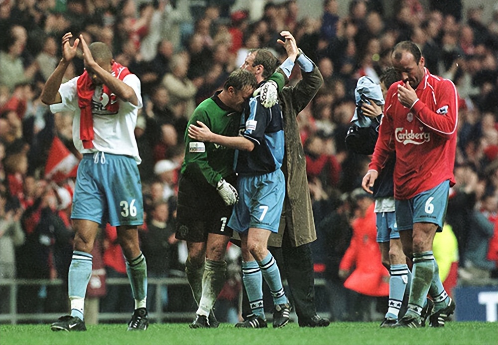 足总杯冠军小奖杯,足总杯奖杯含金量