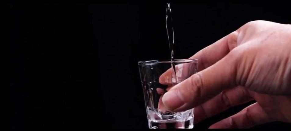 女大学生醉酒后被三名男子带至酒店,次日尿*禁失**身亡,还在生理期