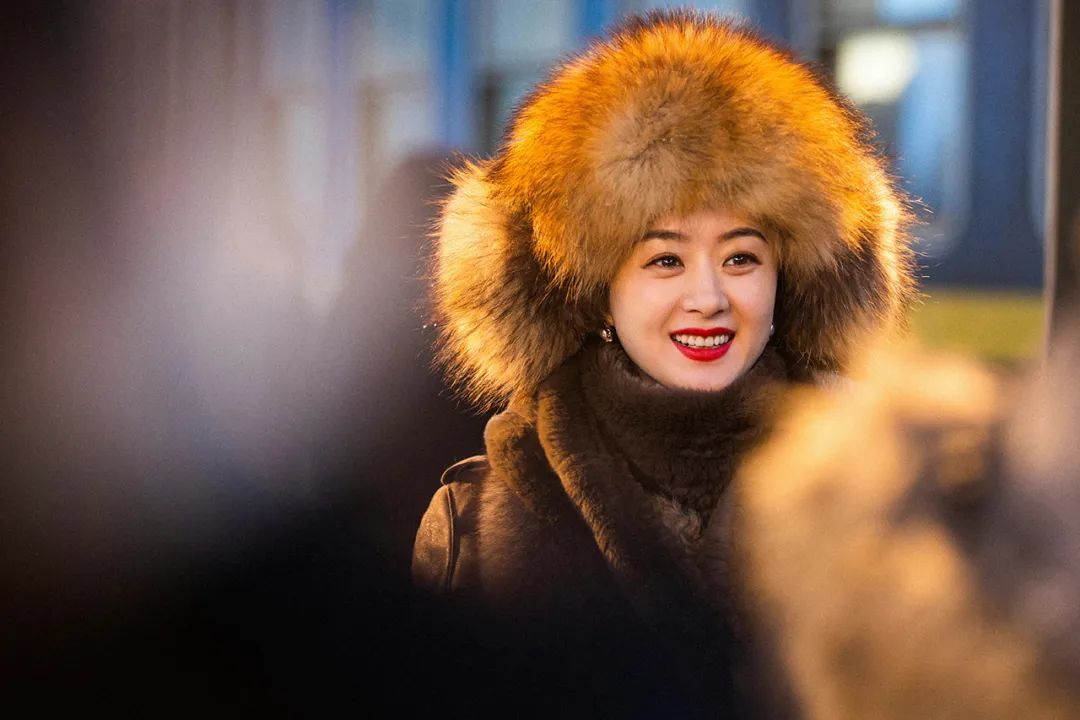 赵丽颖dior红色丝绒连衣裙,谁说赵丽颖没有少女感的