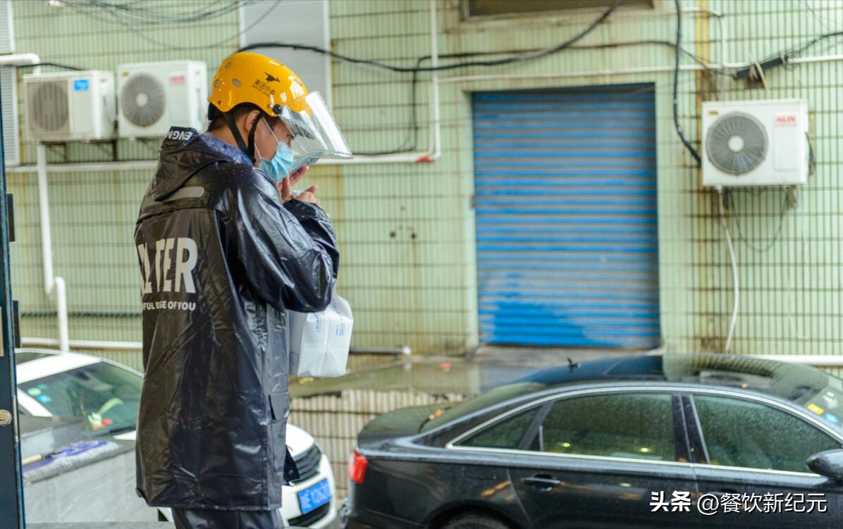 外卖员的“成人礼”,一天送65单,吃1顿饭,骆驼祥子也不过如此