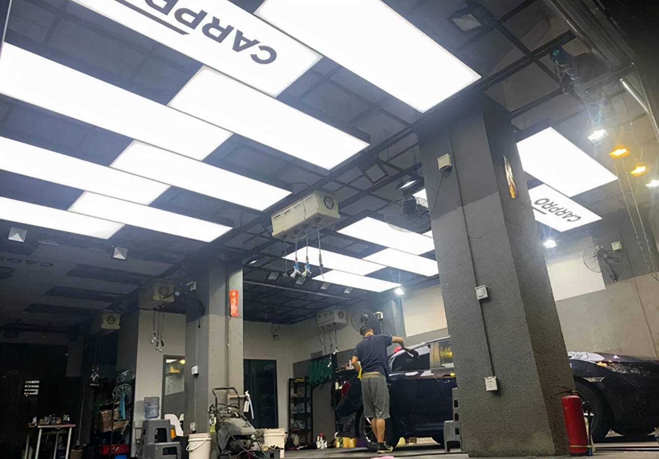 睡马路,端盘子,从洗车工到赚取第一桶金,这家老板如何逆袭的