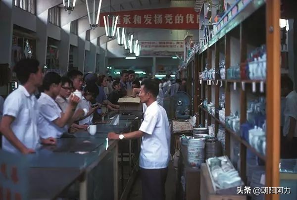 1972年老照片：感觉一下，大陆与香港差距有多大
