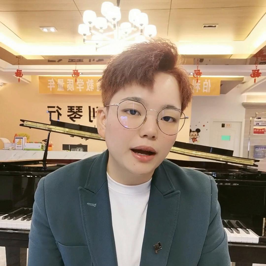 珠江钢琴和珠江钢琴哪个好,珠江和海伦的钢琴到底哪种好啊