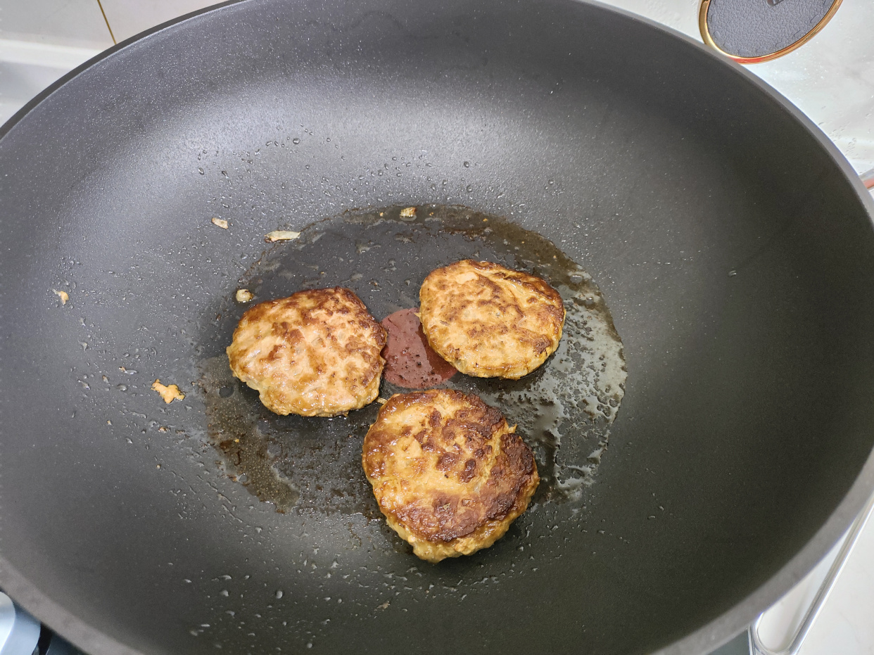 别再买肉饼吃了！自己做吧，比牛排还好吃，0添加还不花钱