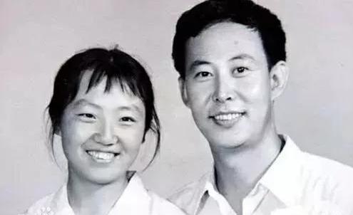 1952年*颖超邓**生病,周恩来去颐和园看望她,提醒卫士:一定要买票