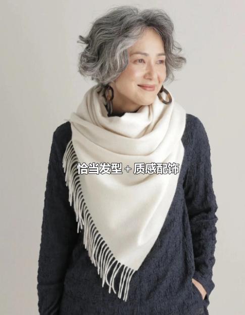 40岁女人适合短发还是长发,女人过四十留长发还是短发显年轻