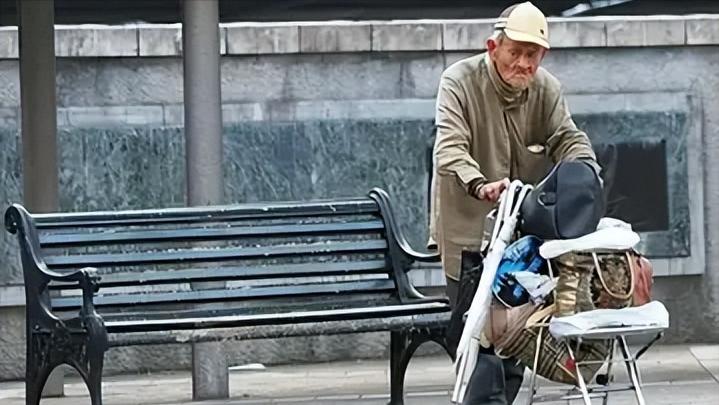 日本色情行业挤满了70岁老人,社会老龄就业问题,值得中国警示