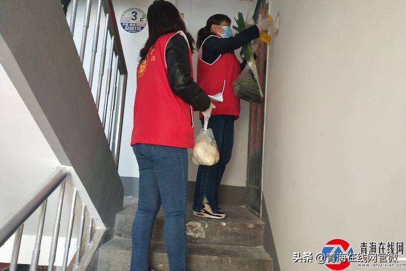 巾帼志愿者撑起疫线半边天,抗疫一线巾帼红社区阵地显身手