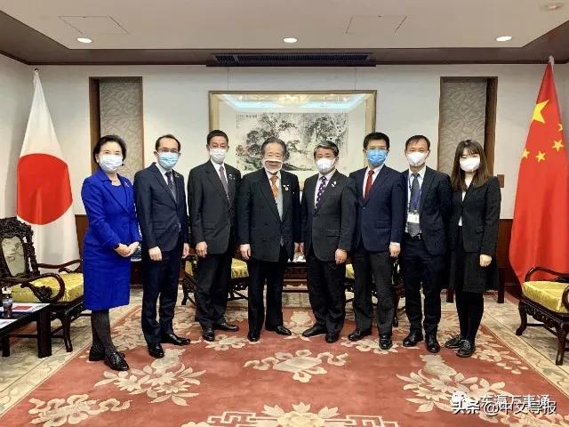 大阪齿科大学代表团到驻大阪总领事馆表敬访问