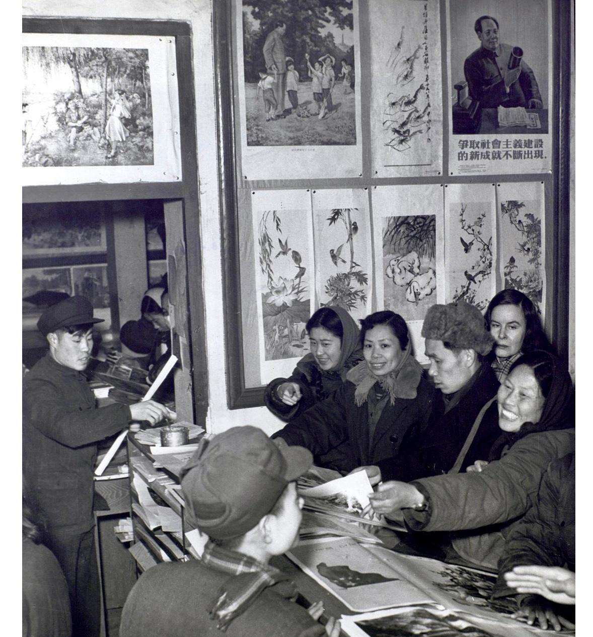 侵华日军残酷*行暴**，女子为活命脱下衣服让日本人拍摄，*辱侮**至死2