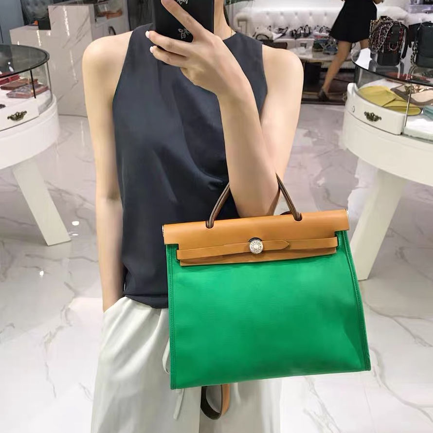 鼻头长黑粉刺怎么回事图片,鼻梁及两侧起了闭口粉刺