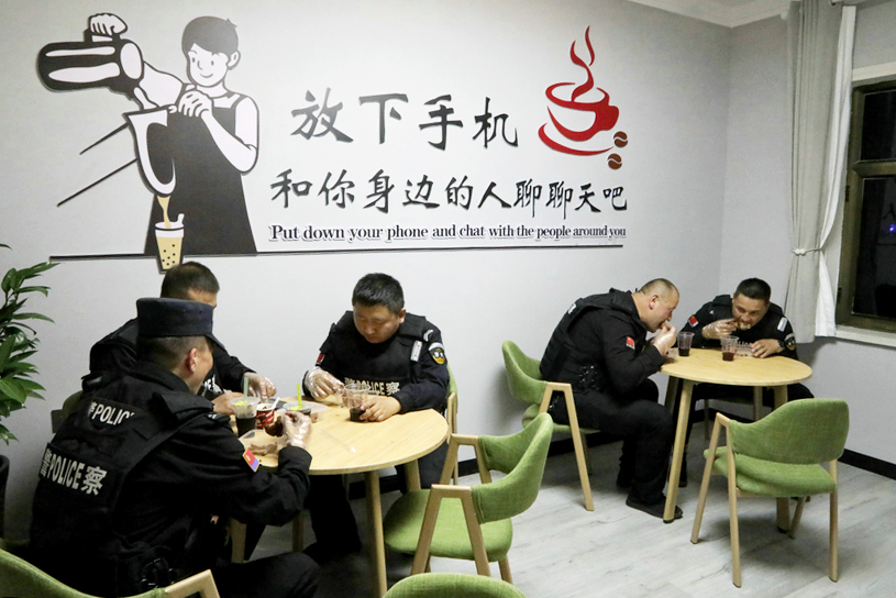 *疆新**布尔津县：津警“E”家深夜食堂开业啦！