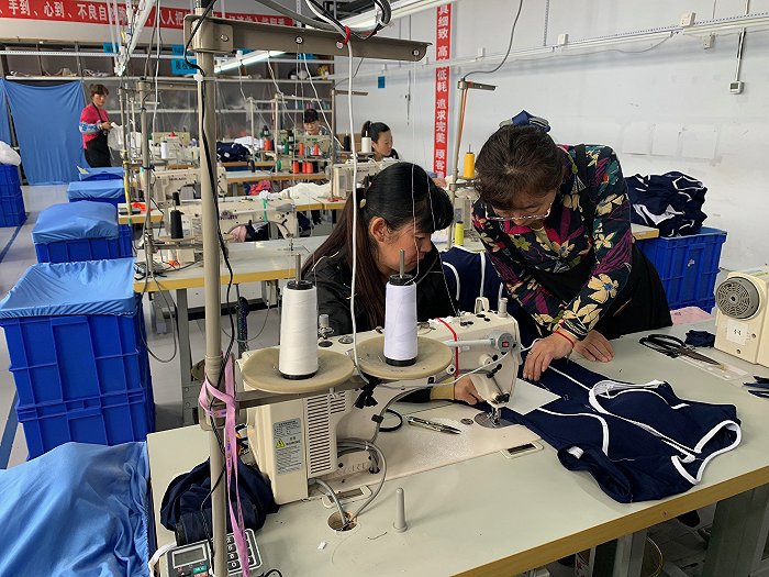 这群东北老铁，承包了全球1/4的泳装生意