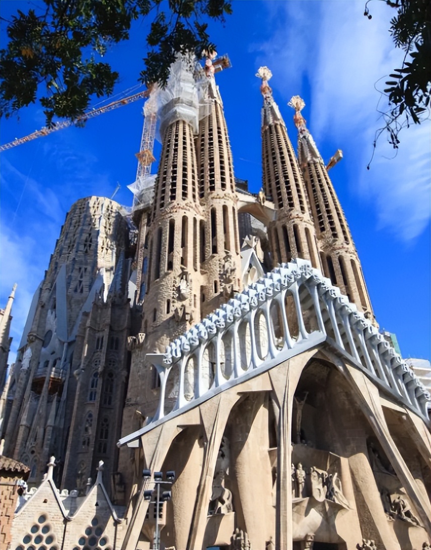 西班牙的建筑物是什么,西班牙的建筑艺术令人赞叹