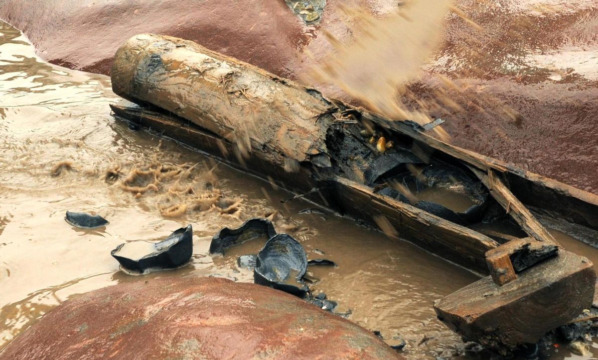 四川一个村都是盗墓高手，6岁小孩都潜水摸宝，一只金虎卖800万