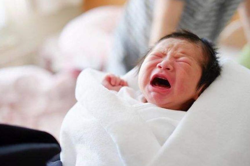 婴儿总是要抱抱怎么办,婴儿哭闹老是要求抱抱