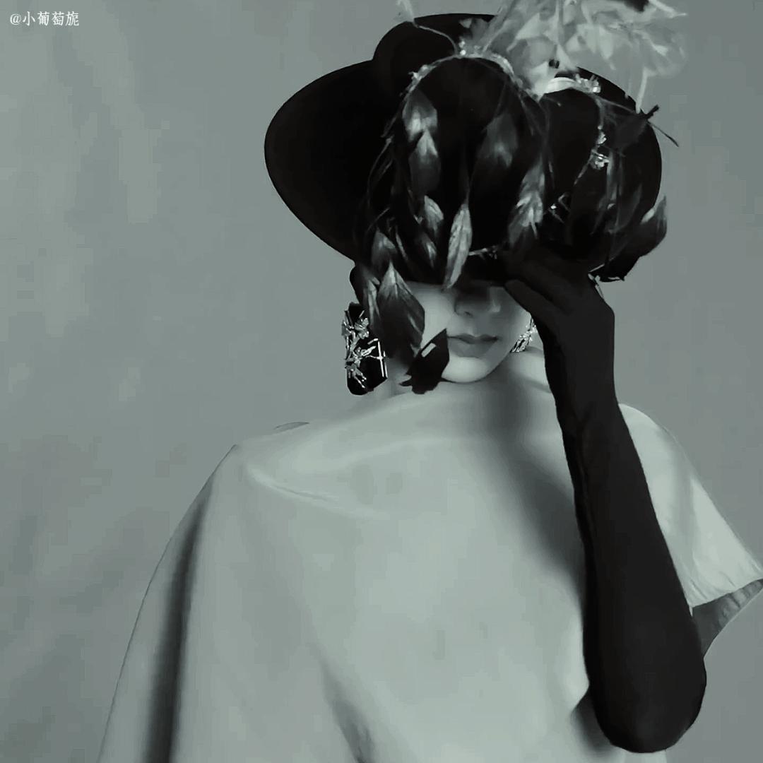 杨紫时尚芭莎上了几个热搜,杨紫芭莎造型被吐槽