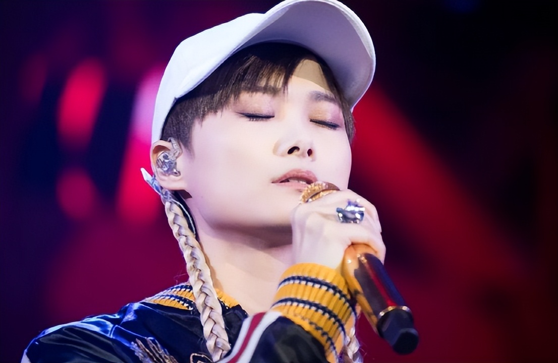 李宇春瘫痪坐轮椅综艺,李宇春自曝患脊柱炎有什么征兆