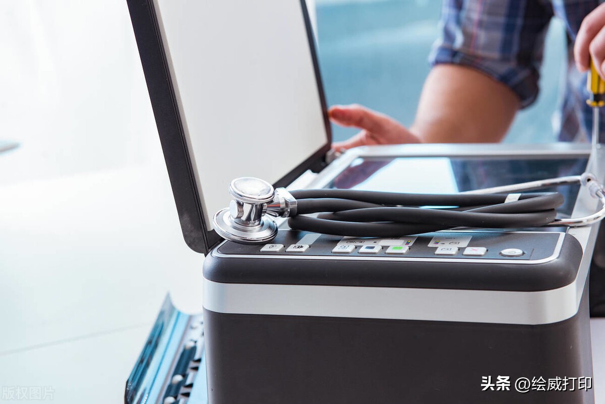 打印机打印出来的字迹很淡怎么办,打印机打印时一半清晰一半字迹淡