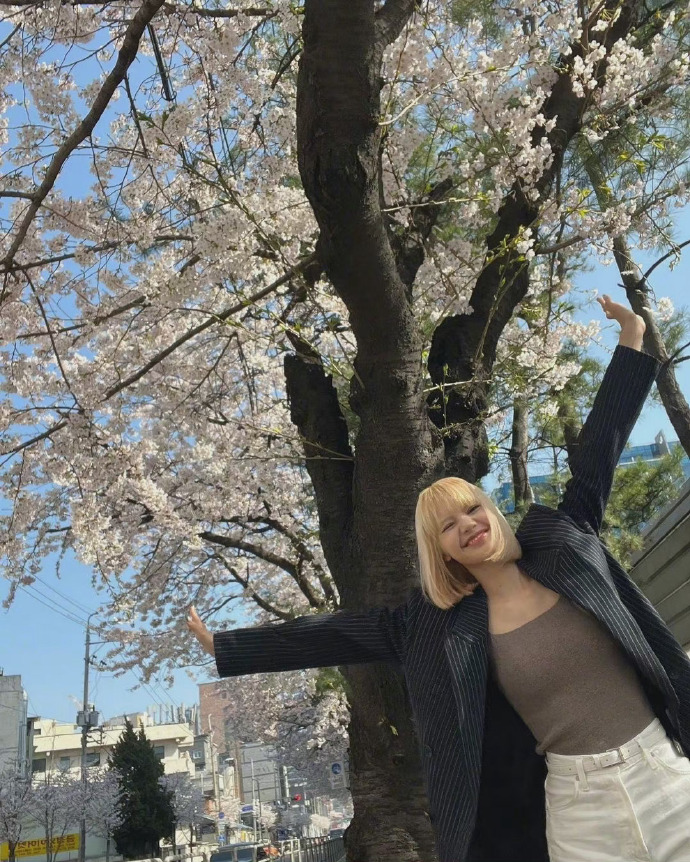 lisa晒衣服,lisa晒春游