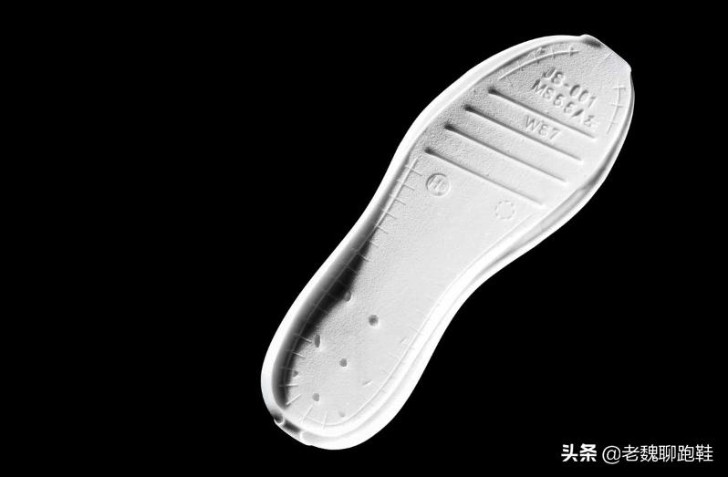 跑步新手怎么选跑鞋,跑步小白应该怎么选米